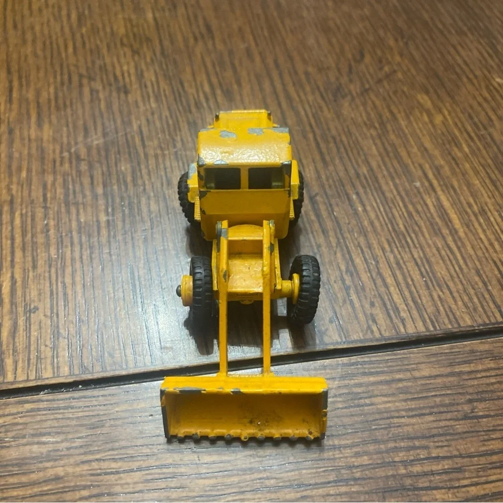 Vintage Matchbox Lesney Tractor Shovel No. 69 Yellow Movable Parts Diecast